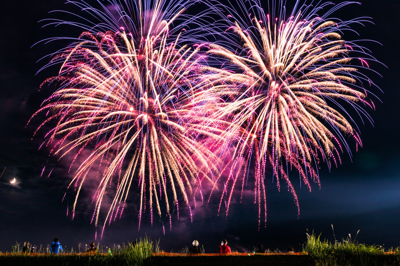 【夢占い】花火の夢の意味9選!勝負や希望の象徴?爆発は? | plush.のイメージ