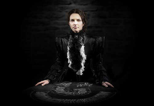 【夢占い】刺される夢の9つの意味とは？実は幸運を表す？ | plush.のイメージ