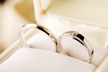 【当たる手相占い！】結婚線の見方＆結婚年齢や恋愛運がわかる♪のイメージ