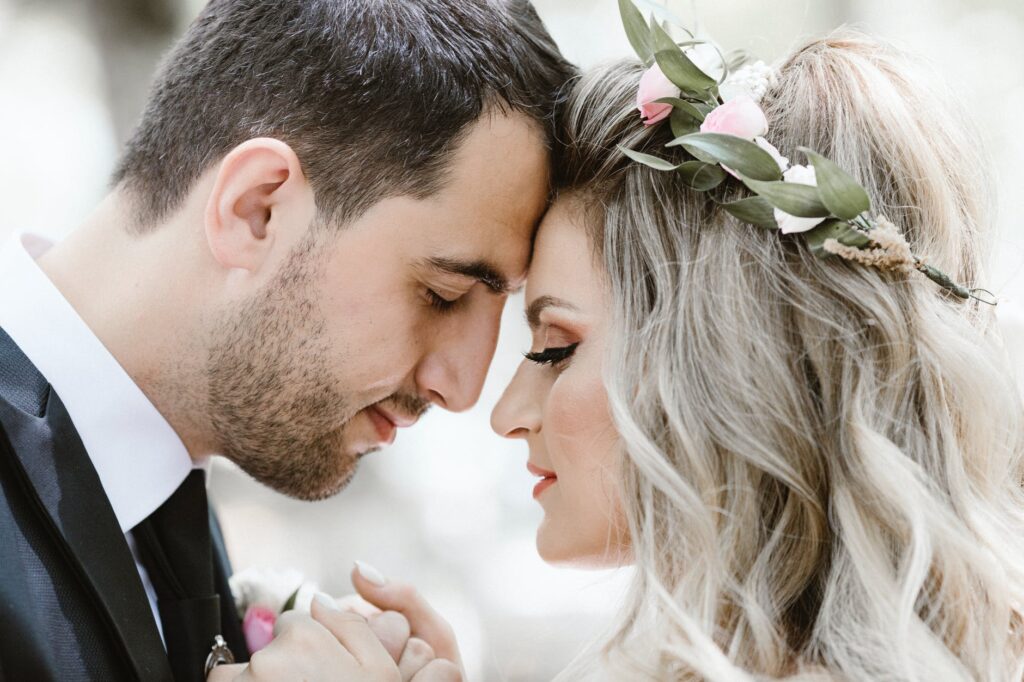 友達が結婚する夢の意味9選！相手や状況別で徹底解説！【夢占い】